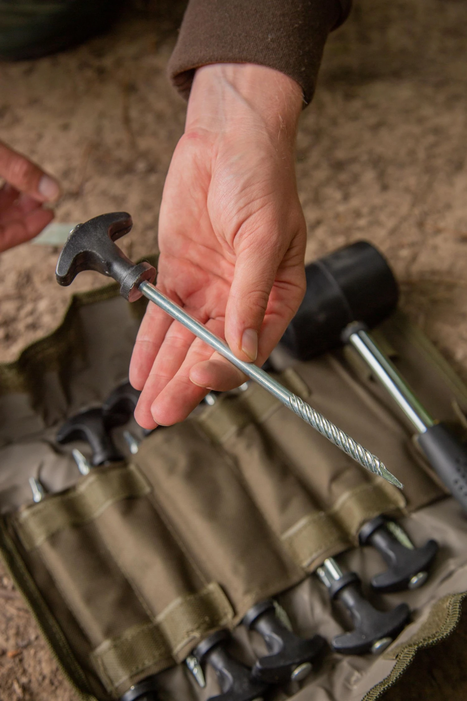 Ultimate Deluxe Bivvy Peg Set, Marteau Compris 4 Ultimate Deluxe Bivvy Peg Set, Marteau Compris – Image 2