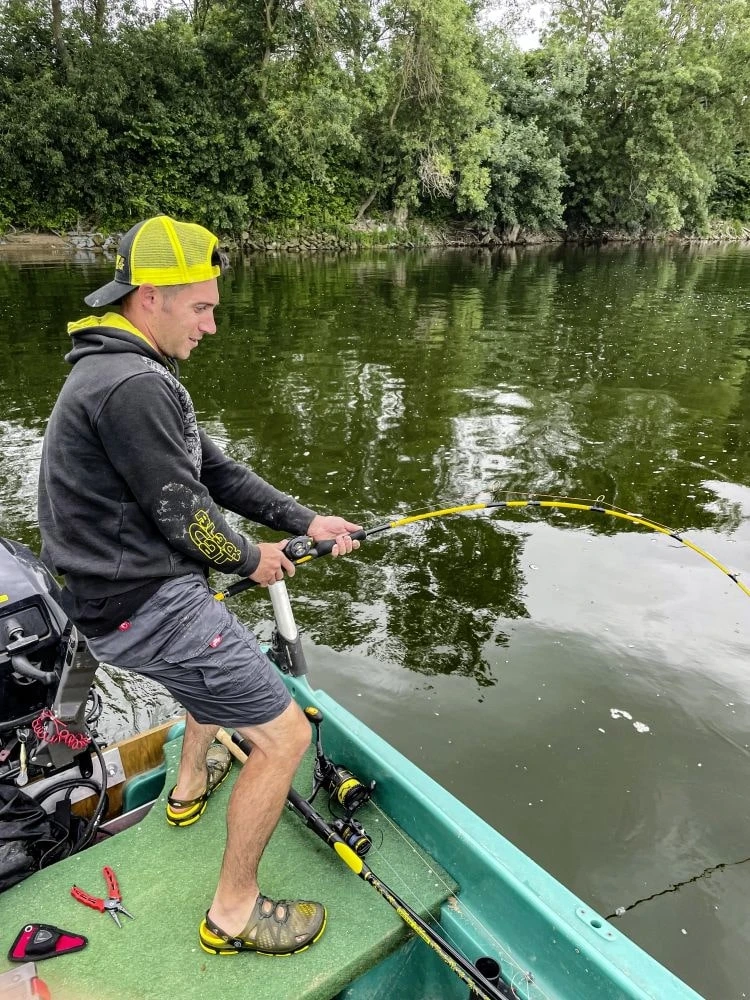 Black Cat Freestyle Fireball V-Jig 1.90m (225g) 3 Black Cat Freestyle Fireball V-Jig 1.90m (225g)