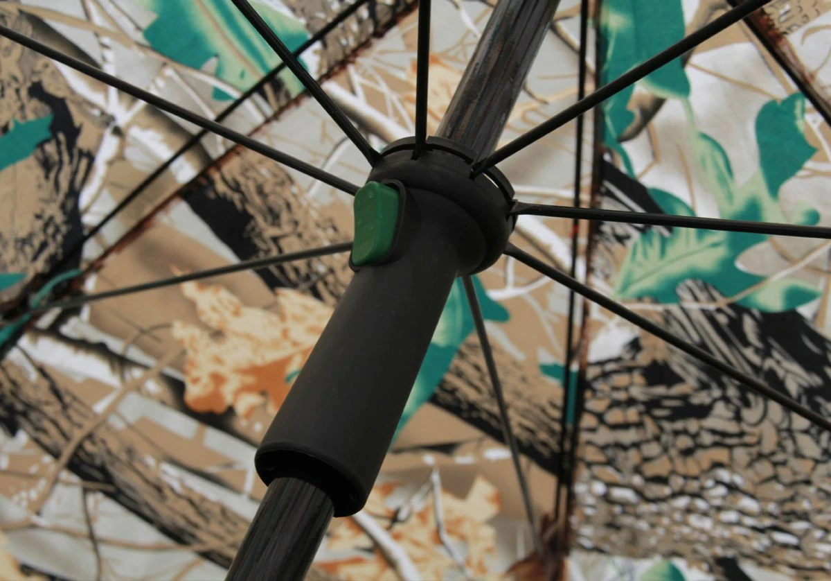 Abri Ultimate 50'' Storm Brolly Camo (chevilles & Tension Poles Incl.) 8 Abri Ultimate 50'' Storm Brolly Camo (chevilles & Tension Poles Incl.) – Image 6